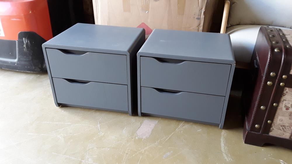 PAIRE DE CHEVETS GRIS