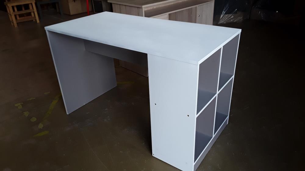 BUREAU BLANC 4 CASES