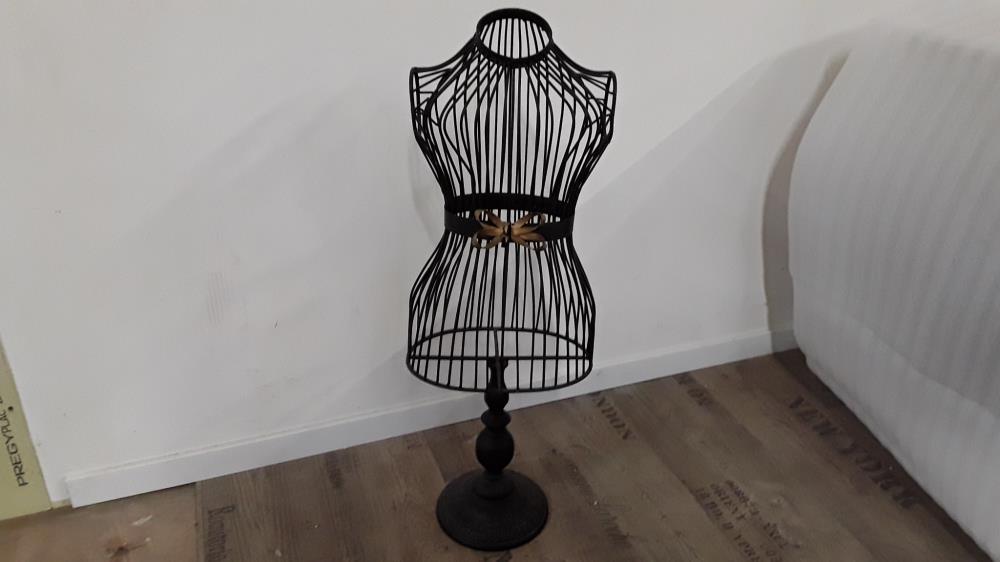 BUSTE FEMME METAL