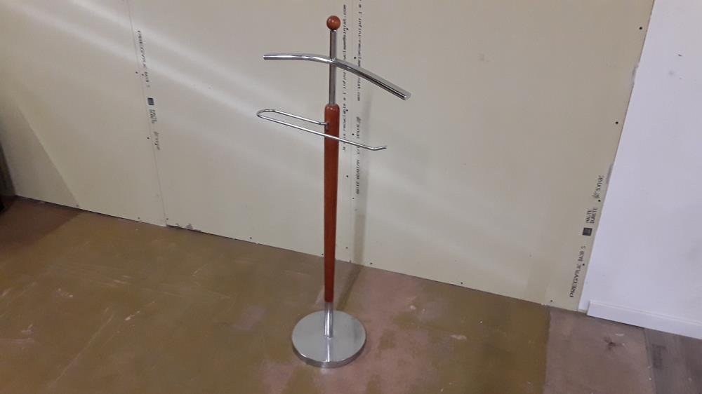 VALET DE CHAMBRE