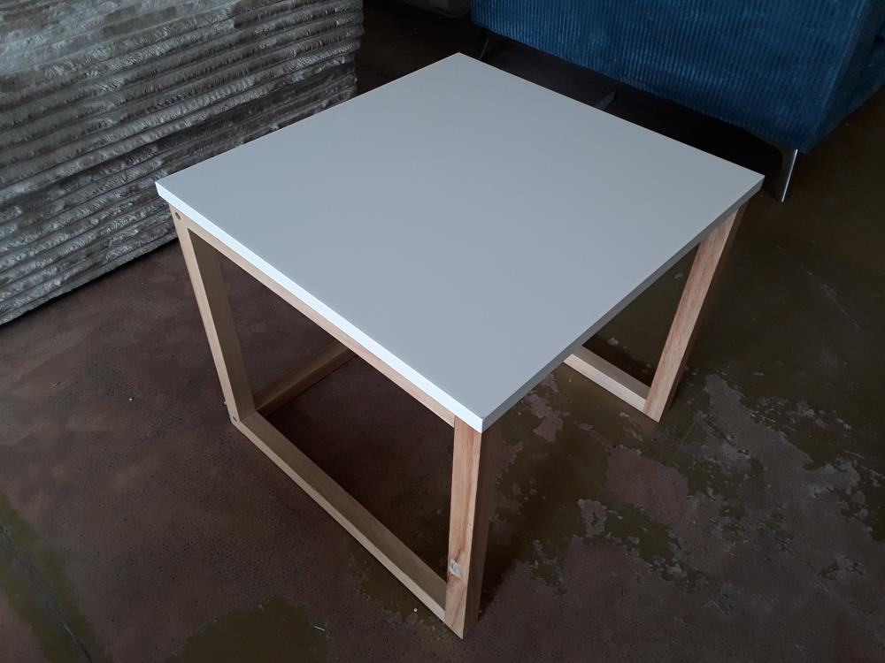 TABLE BASSE BLANCHE ET BOIS