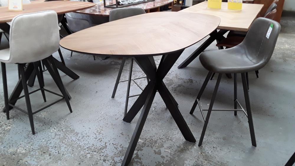 TABLE BAR ORGANIC OVALE DANOISE 140CM / PLACAGE TECK