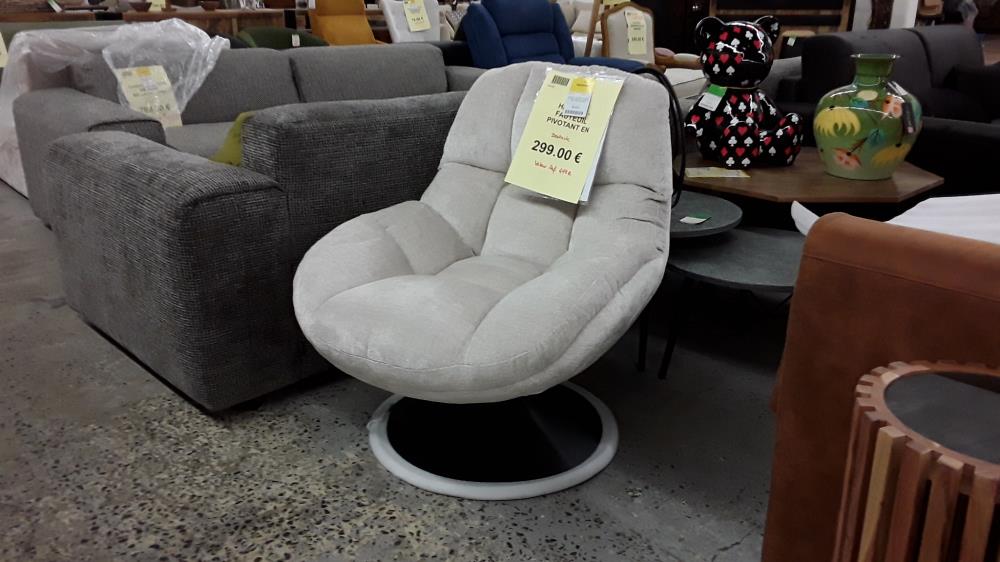 HABITAT - FAUTEUIL PIVOTANT EN TISSU CHENILLE ET MÉTAL MAT / DESTOCK 499€