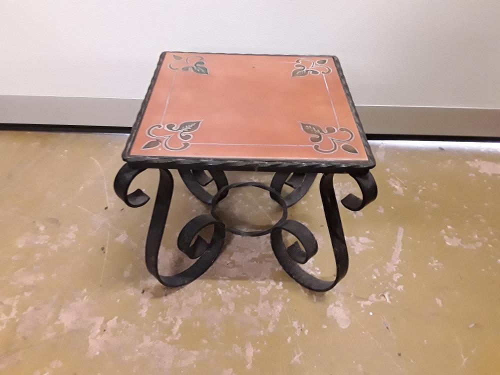 PETITE TABLE FER FORGE