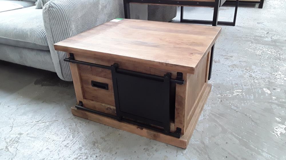 TABLE BASSE PORTE METAL 75 CM  