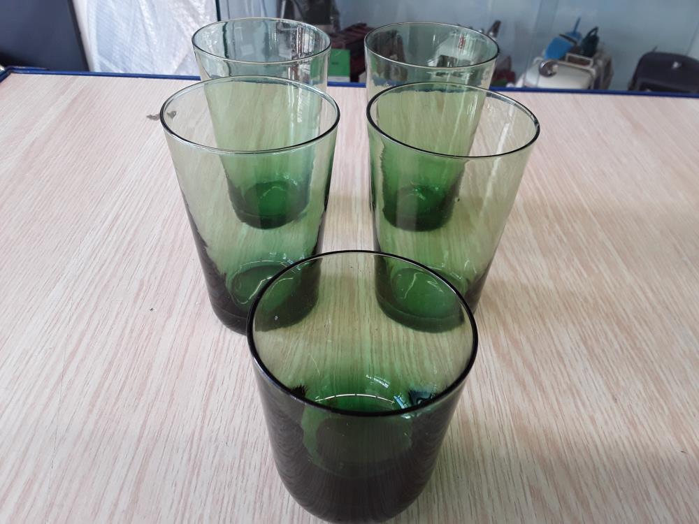 LOT DE 5 VERRES VINTAGE VERTS