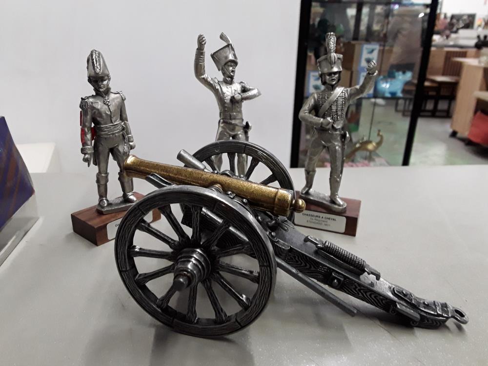 LOT DE FIGURINES ETAIN