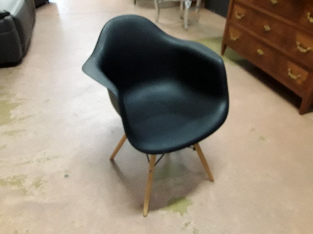 CHAISE COQUE NOIRE