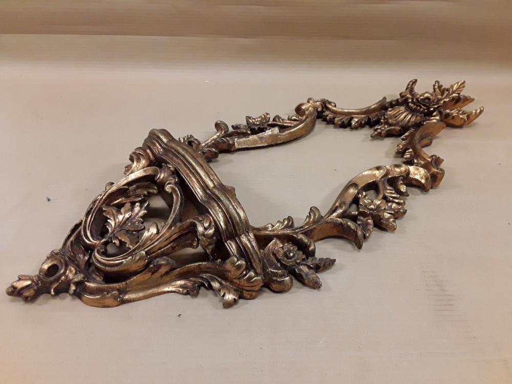 CONSOLE MURALE DORÉE EN L'ÉTAT SANS MIROIR