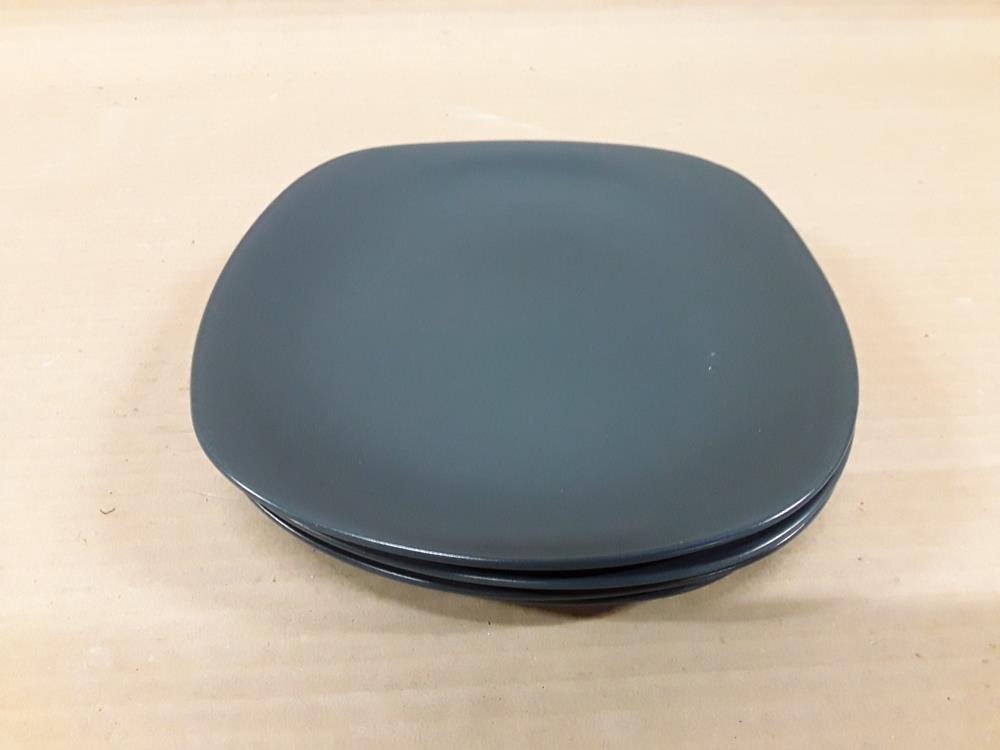 LOT DE 4 ASSIETTES GRISES