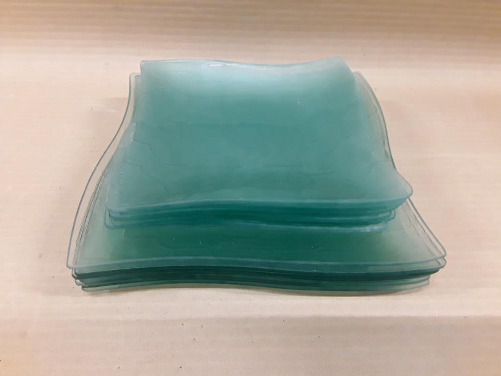 LOT D'ASSIETTES VERRE