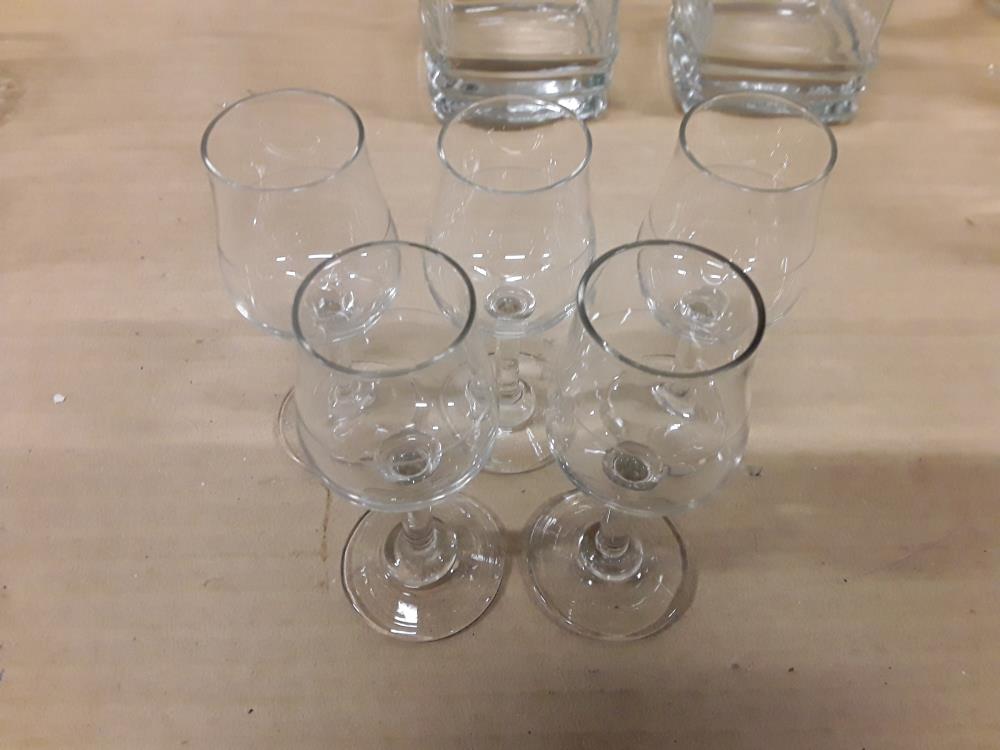 LOT DE 5 PETITS VERRES