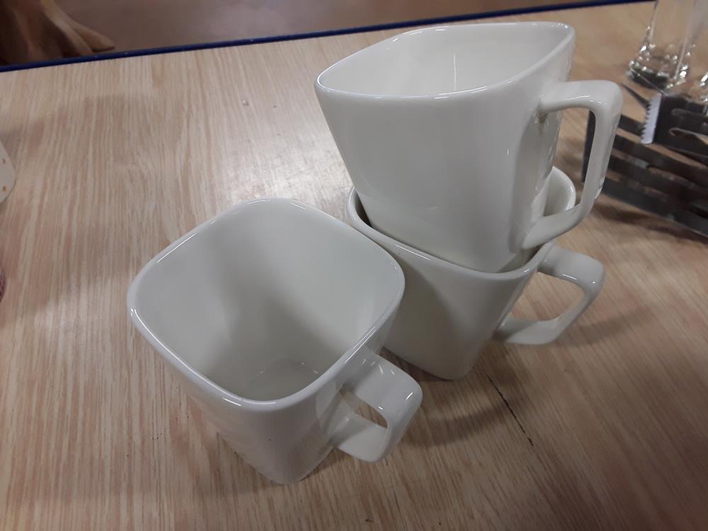 LOT DE 3 TASSES