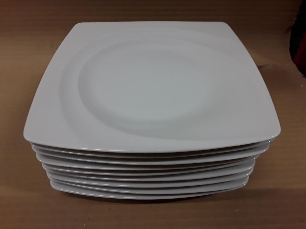 LOT DE 9 ASSIETTES BLANCHES