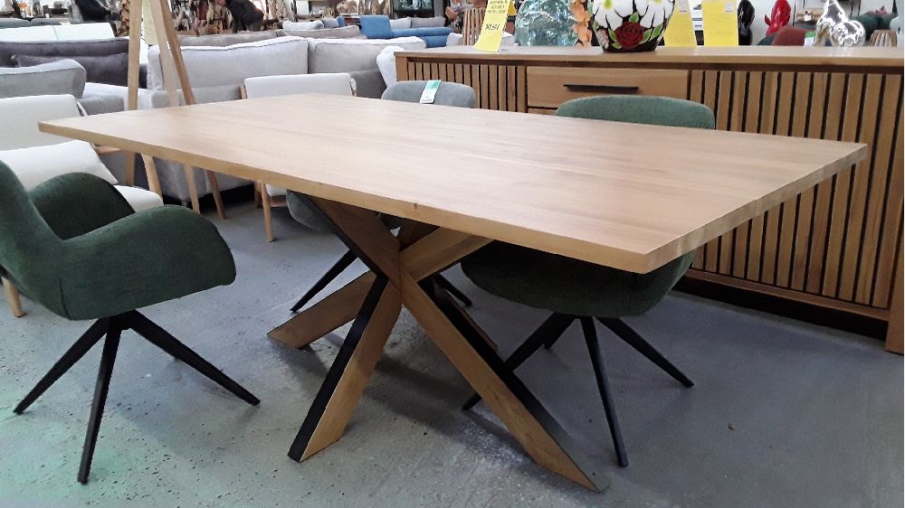 TABLE NEPAL 200CM EN TECK AVEC PIED ETOILE EN BOIS 