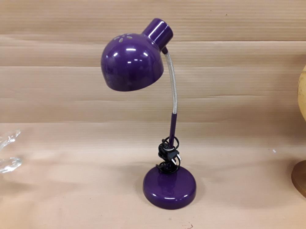 LAMPE VIOLETTE