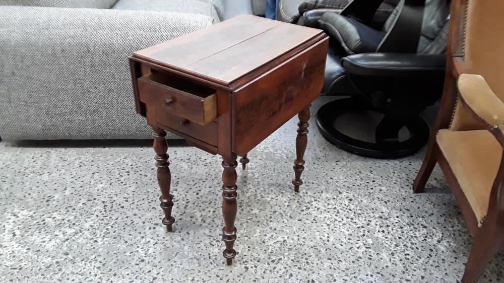 PETITE TABLE À VOLETS 