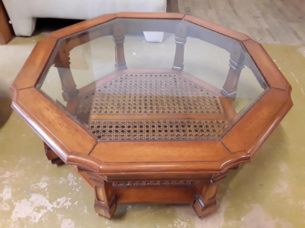 TABLE BASSE VITRE AVEC CANNAGE 