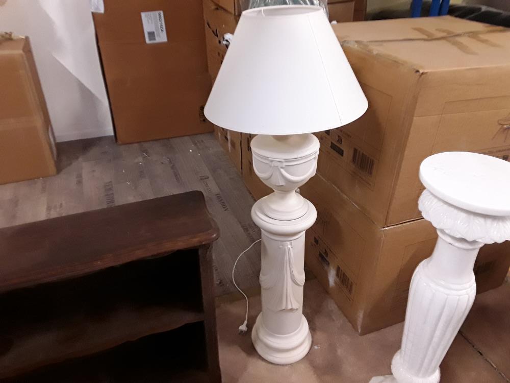 COLONNE AVEC LAMPE