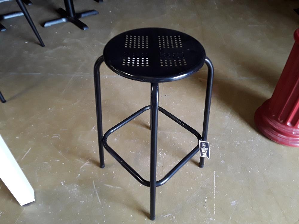 TABOURET NOIR METAL
