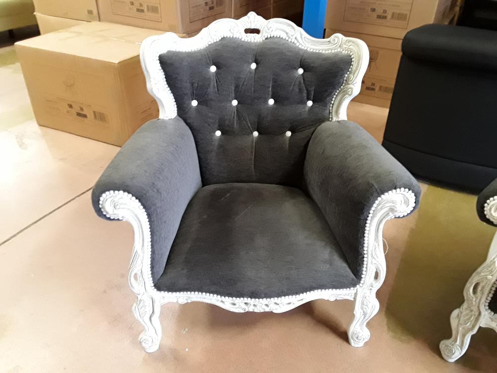 FAUTEUIL CAPITONNÉ TISSU GRIS BAROQUE 