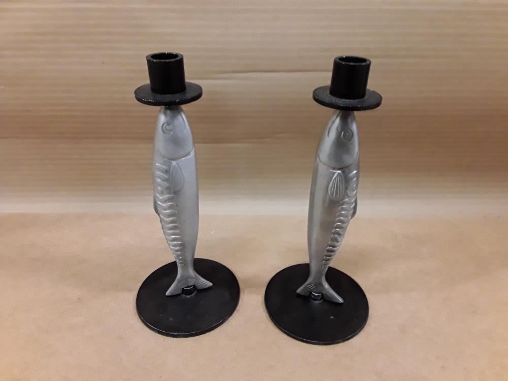 PAIRE DE BOUGEOIRS POISSON