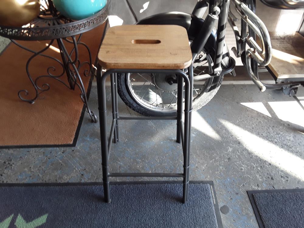 TABOURET BOIS METAL