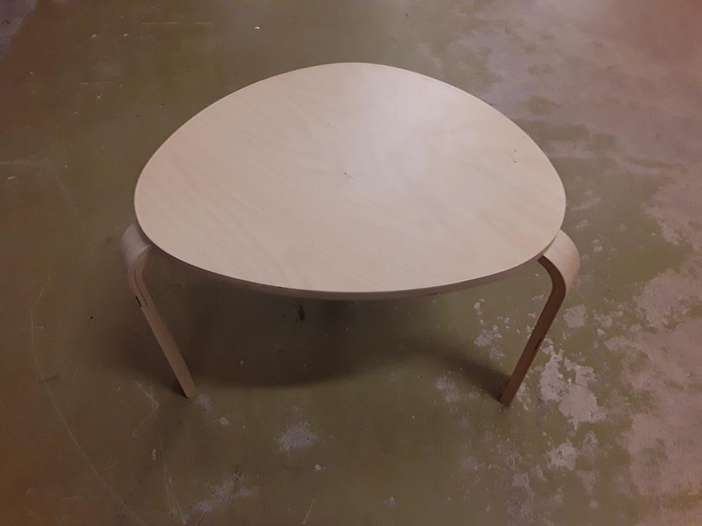 TABLE OVALE D'APPOINT 