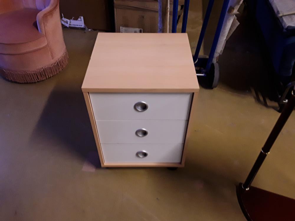 MEUBLE APPOINT TROIS TIROIRS 