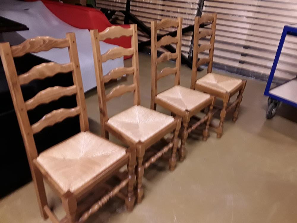 LOT DE 4 CHAISES PAILLEES