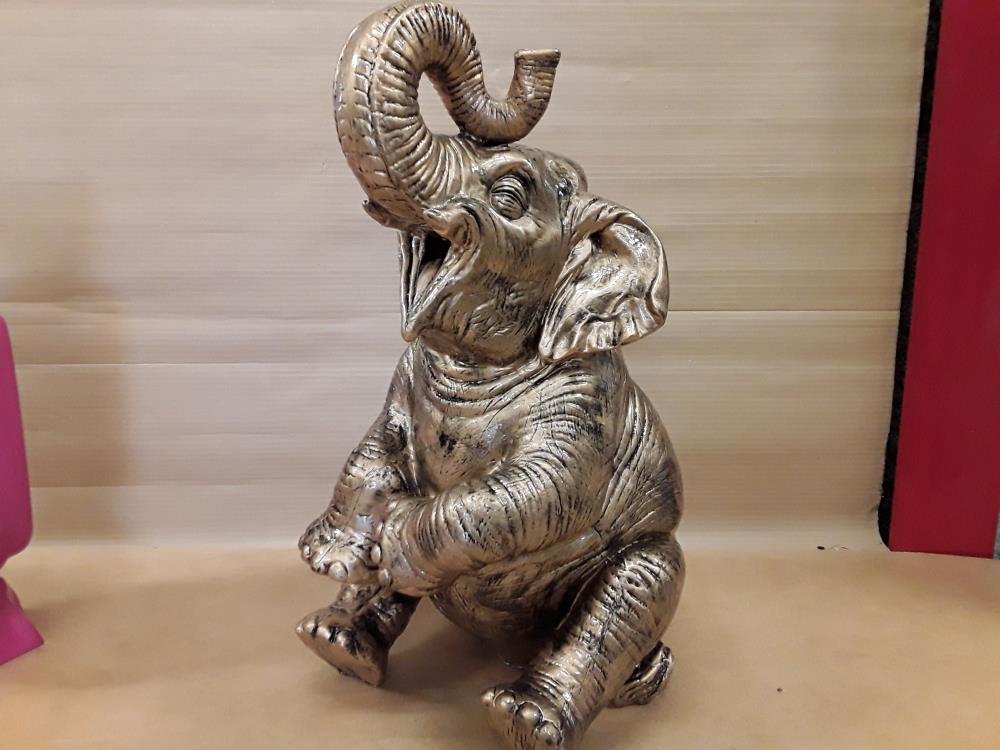 ELEPHANT DORÉ ASSIS
