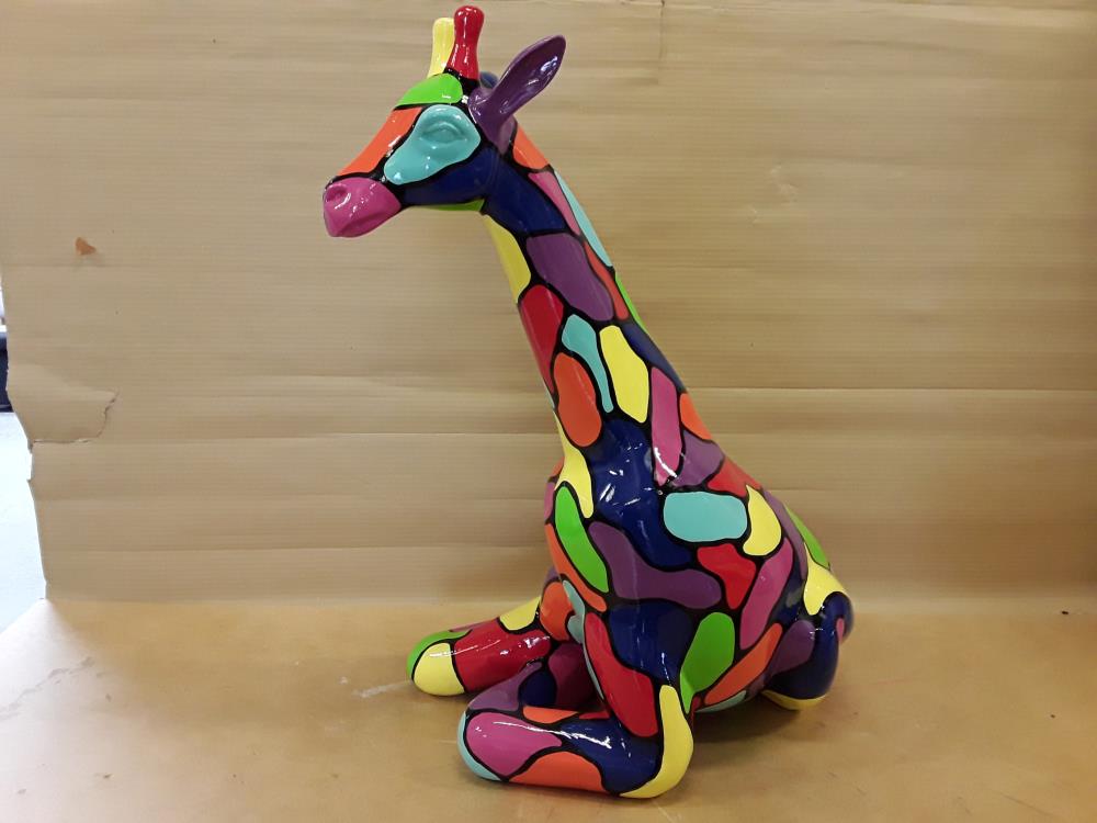 GIRAFE ASSISE MULTICOLORE 90CM