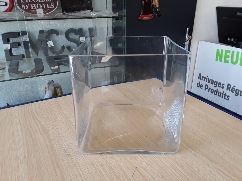 VASE CARRÉ EN VERRE 