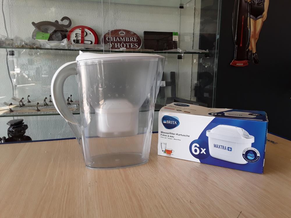 CARAFE BRITA AVEC FILTRES 