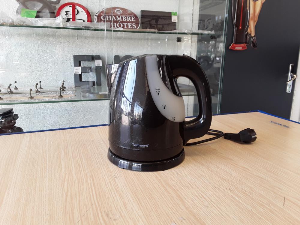 BOUILLOIRE ÉLECTRIQUE 