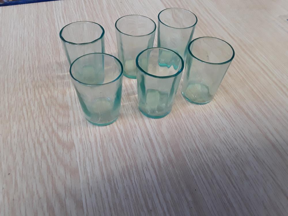 LOT DE 6 PETITS VERRES À LIQUEUR 