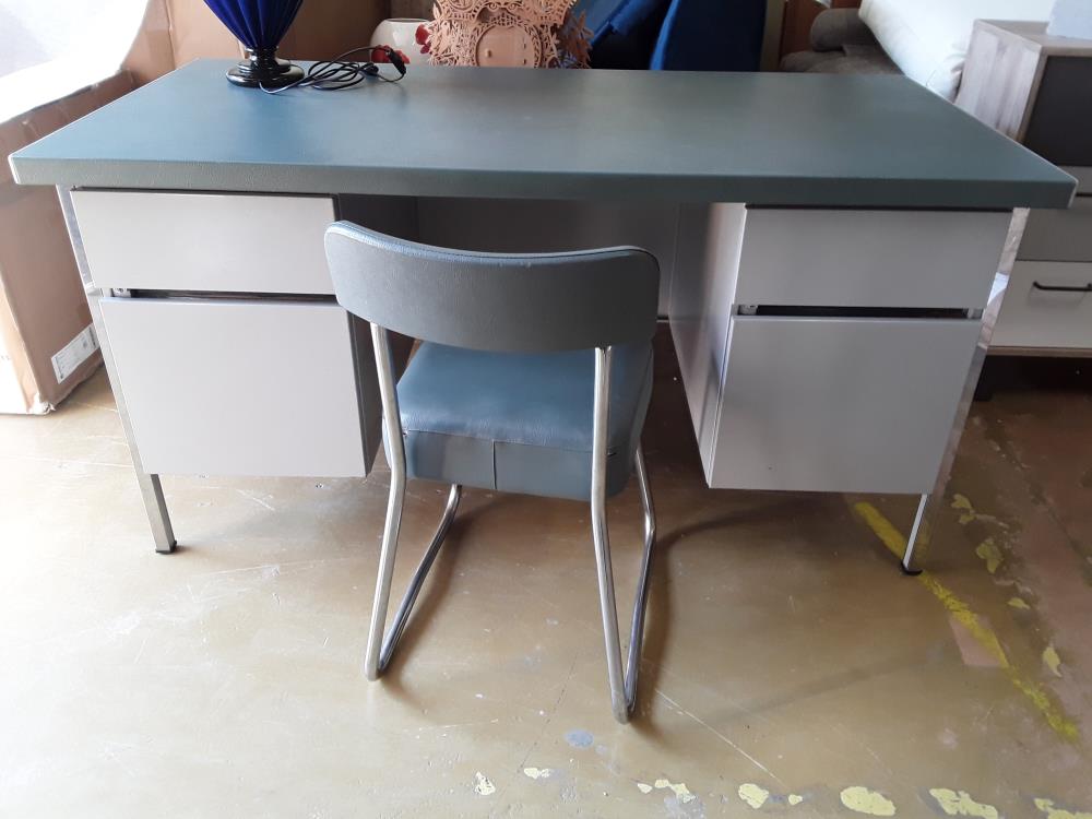 BUREAU METAL AVEC CHAISE