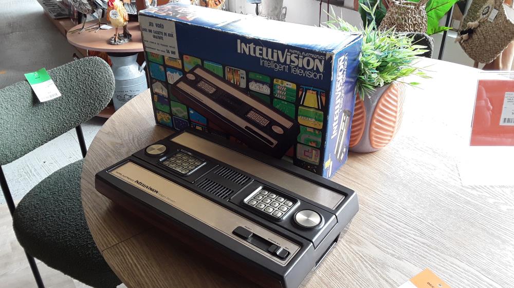 CONSOLE INTELLIVISION