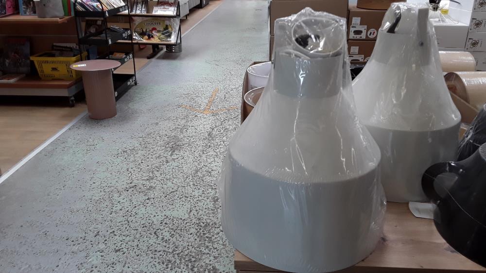 SUSPENSION METAL BLANC D27.5CM/H39CM/DESTOCK