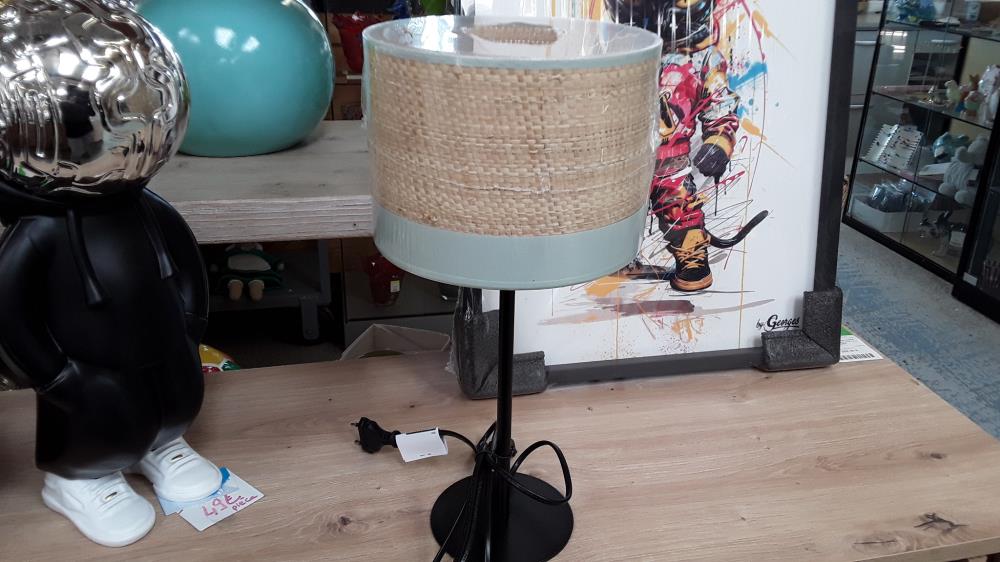 LAMPE A POSER RIO VERT AMANDE D20CM/H30CM