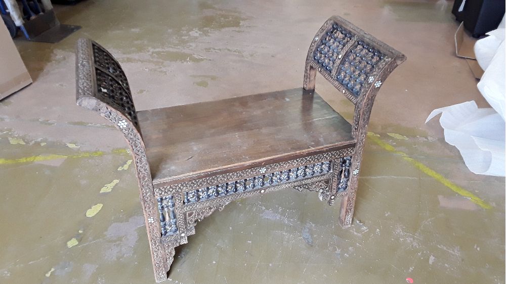 BANC STYLE ORIENTAL EN L'ETAT