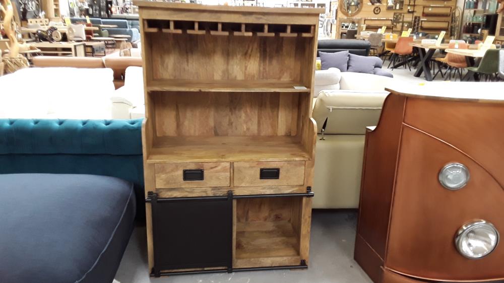 MEUBLE BAR AVEC PORTE COULISSANTE 90*45*140