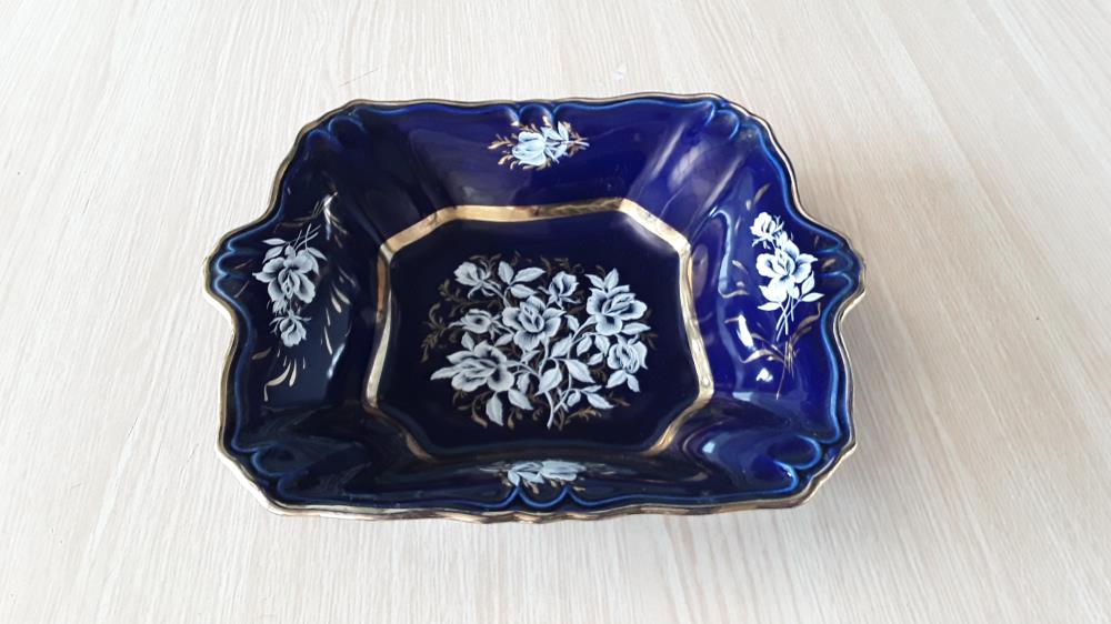 PLAT PORCELAINE BLEU