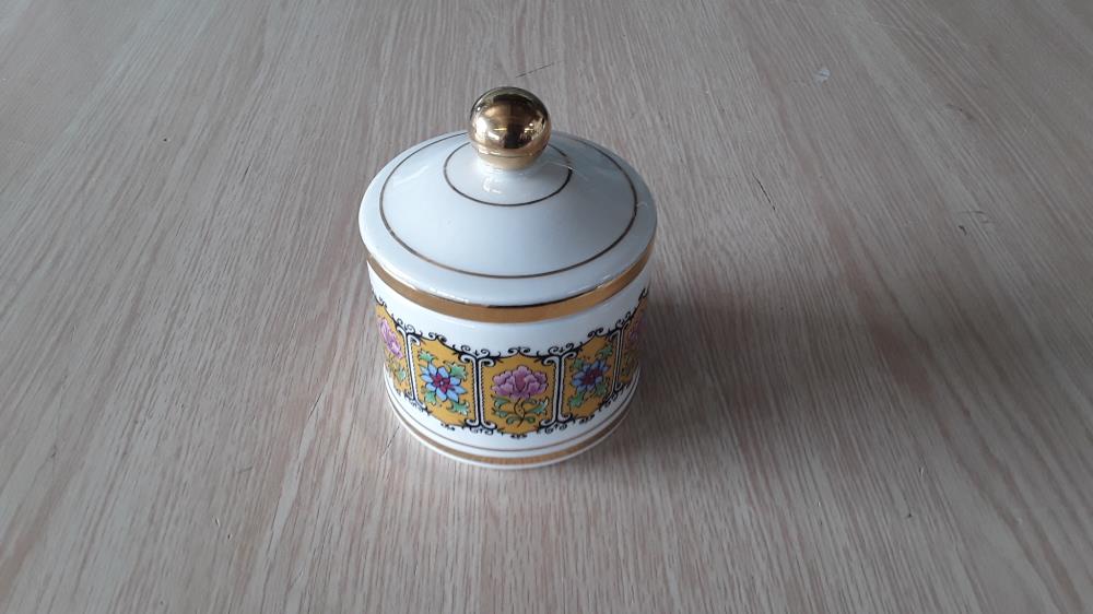 POT EN PORCELAINE 