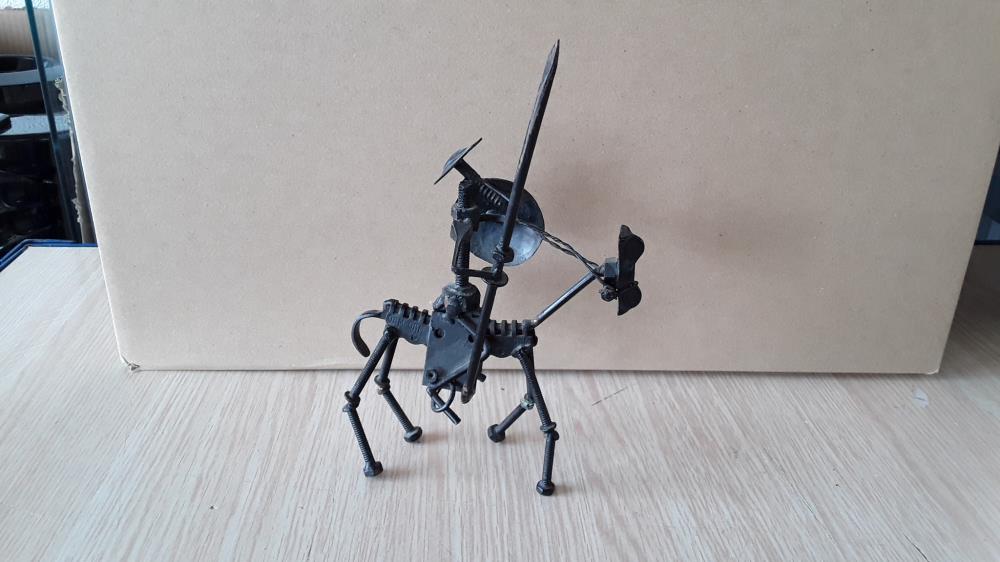 FIGURINE ARTISANALE MÉTAL 