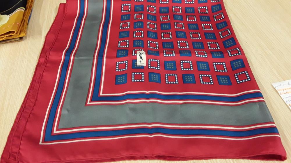 FOULARD SOIE YVES ST LAURENT 
