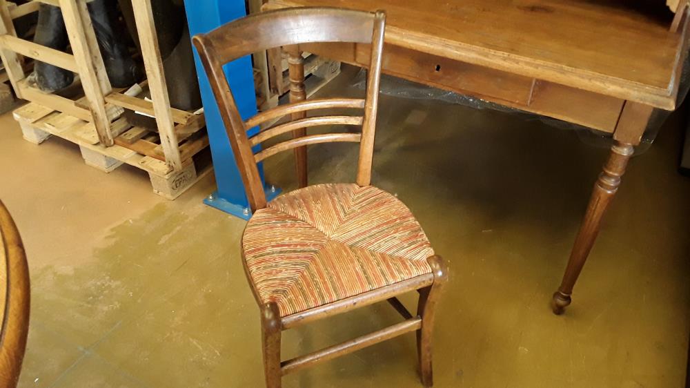 CHAISE ANCIENNE EN L'ETAT