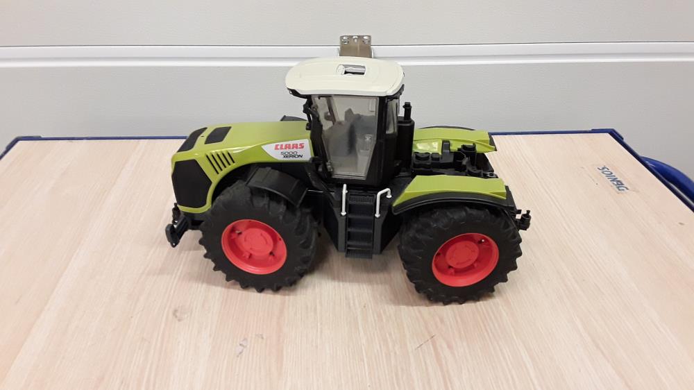 TRACTEUR CLAAS