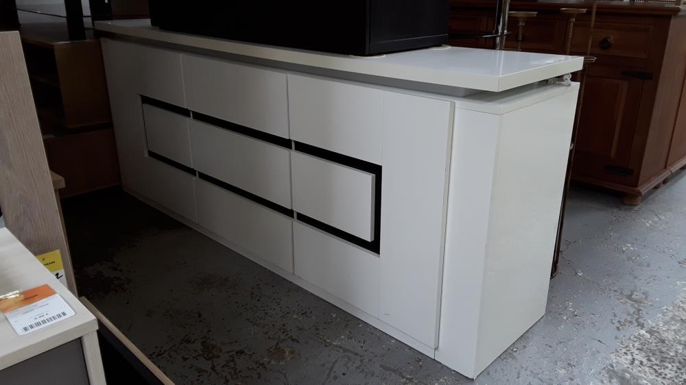ENFILADE NOIRE BLANCHE