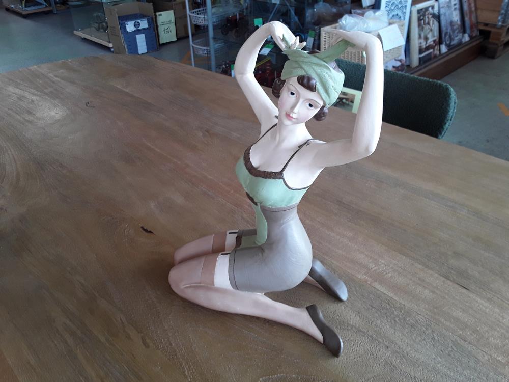 STATUETTE FEMME GM